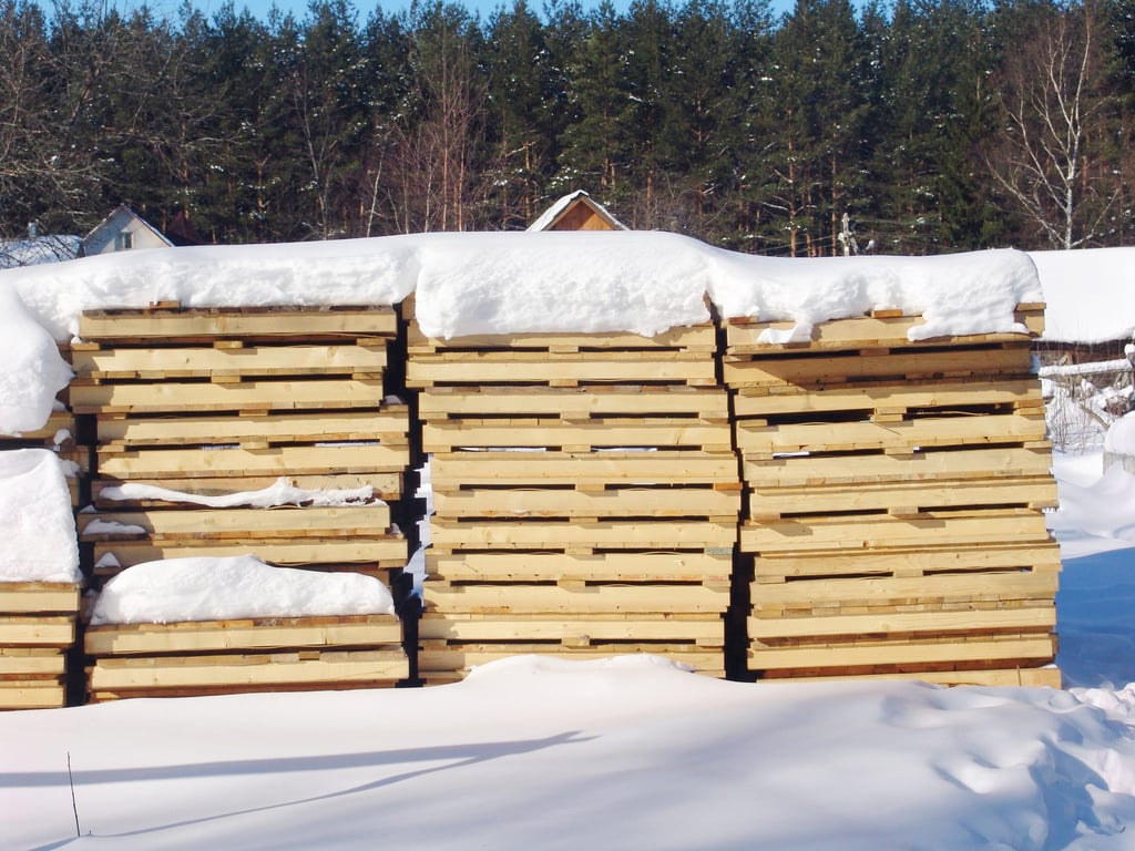 How to Protect Wooden Pallets During Winter